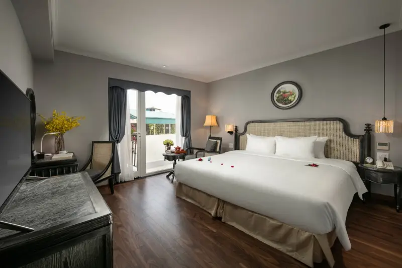 Shining Central Hotel & Spa phòng premium