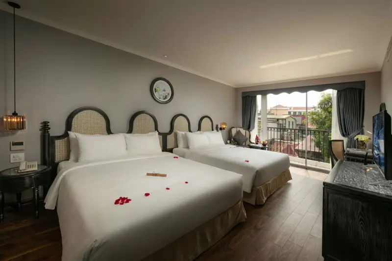 Shining Central Hotel & Spa phòng premium