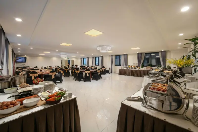 Nhà hàng tại Adonis Hotel