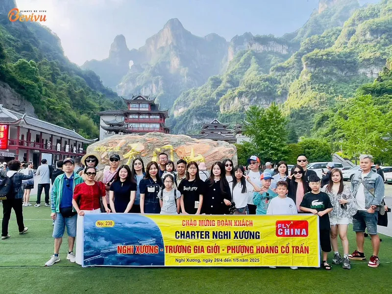 Trải nghiệm tại Phượng Hoàng Cổ Trấn tour Phượng Hoàng Cổ Trấn 2025