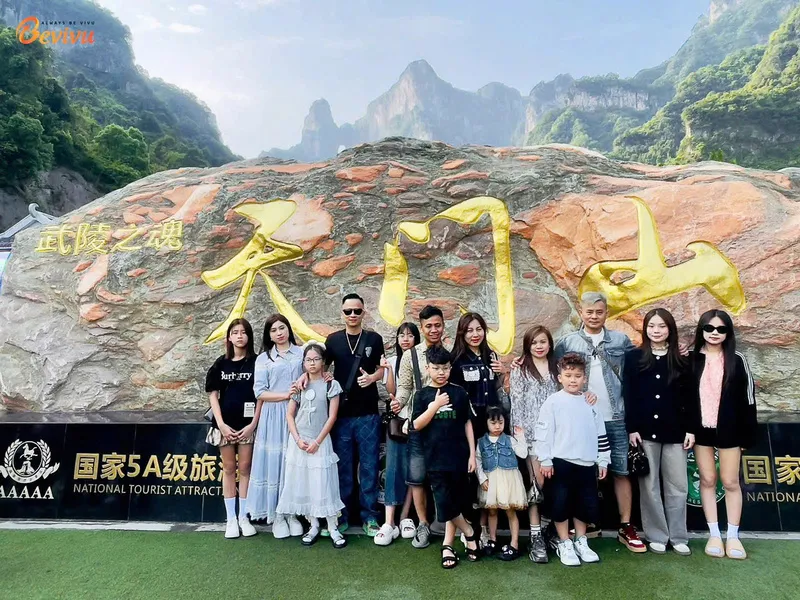 Đoàn vui chơi tham quan trải nghiệm Đoàn tour Phượng Hoàng Cổ Trấn