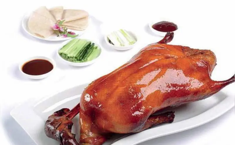 Hương vị đậm đà của món vịt quay Bắc Kinh quý khách có thể thử món ăn vịt quay này