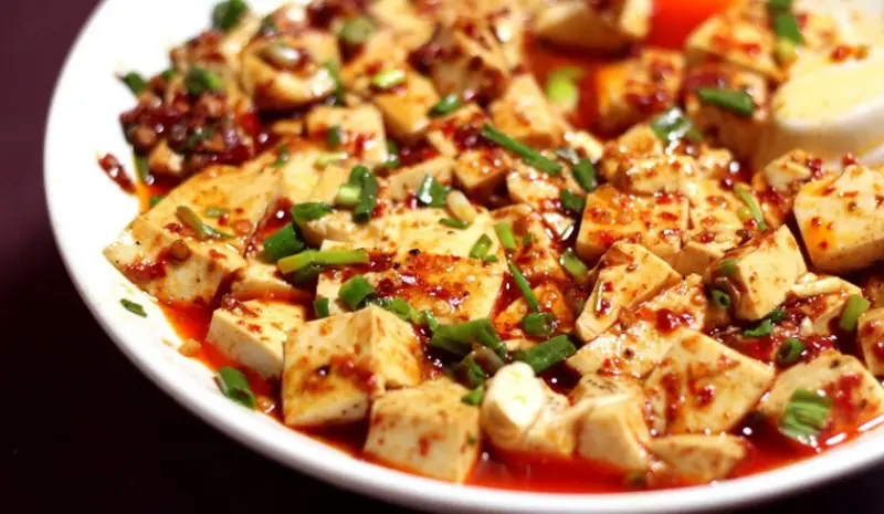 Thưởng thức món đậu hũ Tứ Xuyên Đậu phụ Tứ Xuyên là món ăn bắt mắt