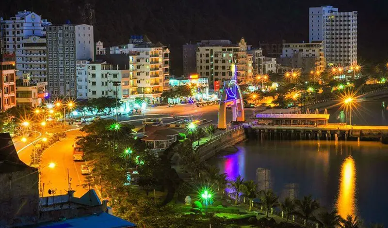 Dạo quanh thị trấn Cát Bà vào ban đêm Dạo quanh thị trấn Cát Bà vào ban đêm rất thú vị