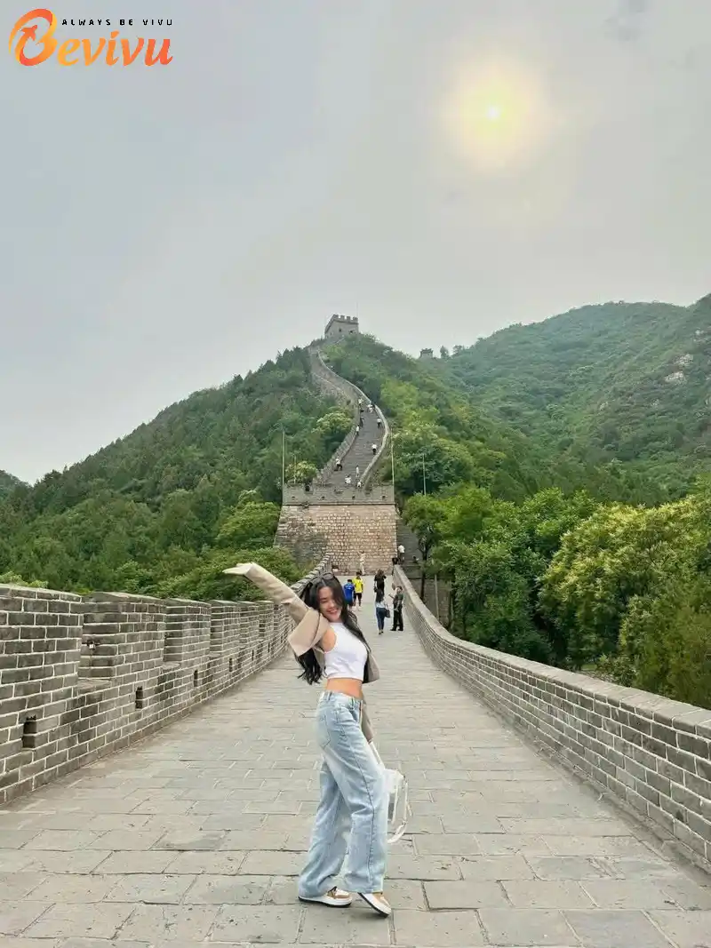 Du khách check-in tại Vạn Lý Trường Thành Vạn Lý Trường Thành - công trình kiến trúc vĩ đại và lâu đời nhất trên thế giới