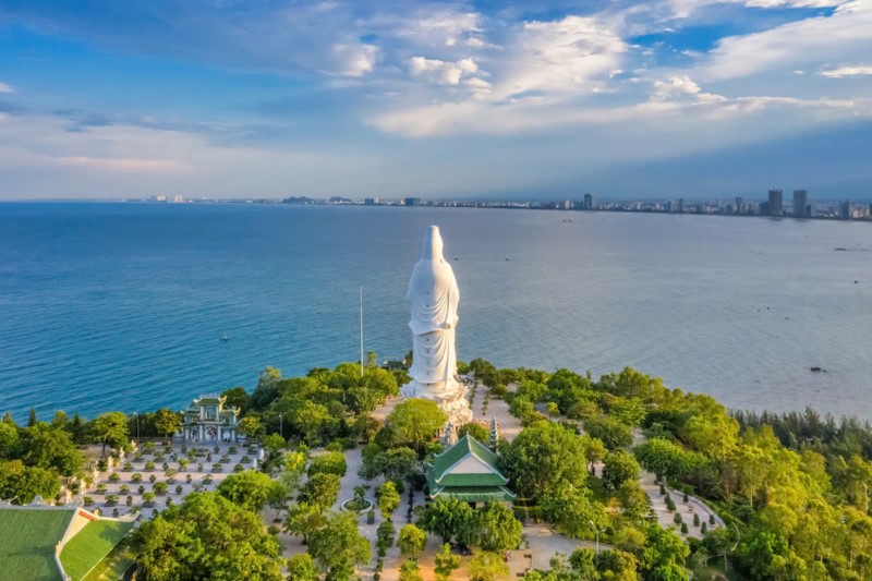 Tham quan chùa Linh Ứng