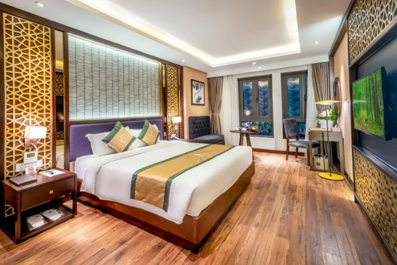 Conifer Grand Hotel