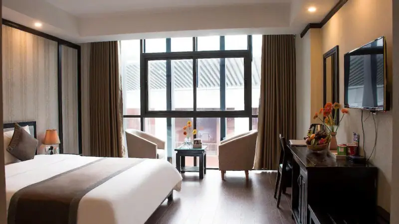 Phòng deluxe Top Hotel