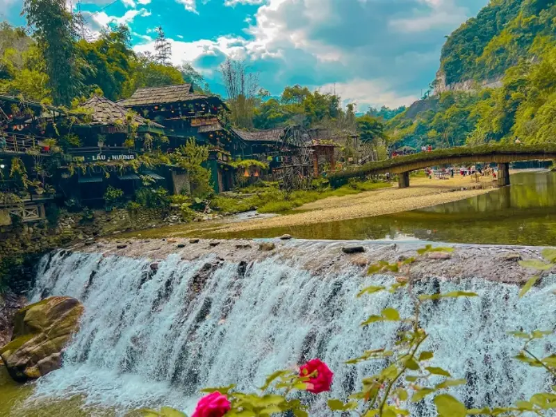 Bản Cát Cát là ngôi làng nhỏ của người dân tộc H’Mông