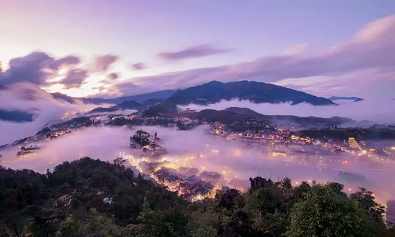 Núi Hàm Rồng là kết hợp giữa thiên nhiên hoang dã và cảnh quan nhân tạo tuyệt đẹp. Núi Hàm Rồng là khu du lịch sinh thái rộng lớn với khoảng 148 héc-ta