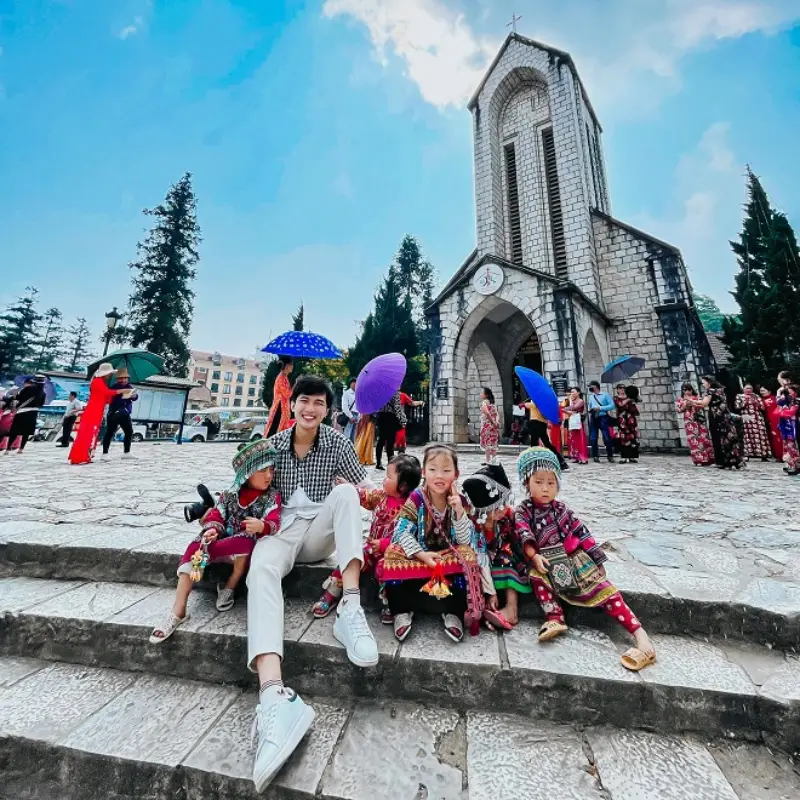 Check-in tại nhà thờ cổ Sapa Vị trí của nhà thờ cổ Sapa ở ngay trung tâm thị trấn
