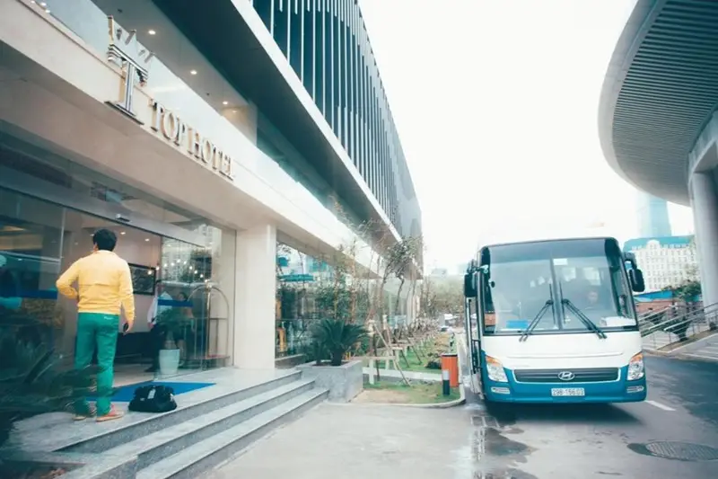 Top Hotel - xe đưa đón