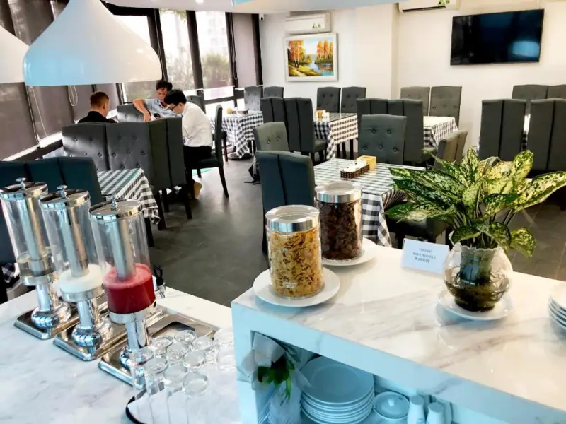 nhà hàng tại DLmos Hanoi Hotel