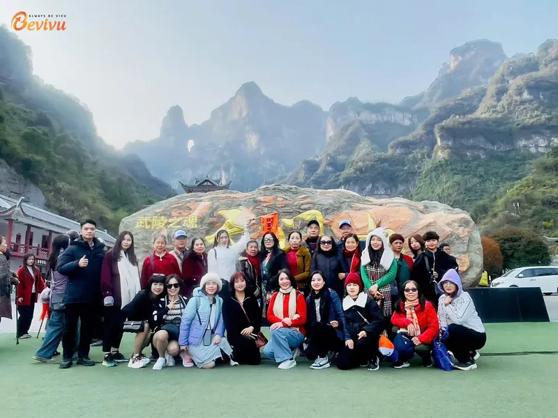 Đoàn du lịch tour Phượng Hoàng Cổ Trấn Ảnh đoàn tour Phượng Hoàng Cổ Trấn