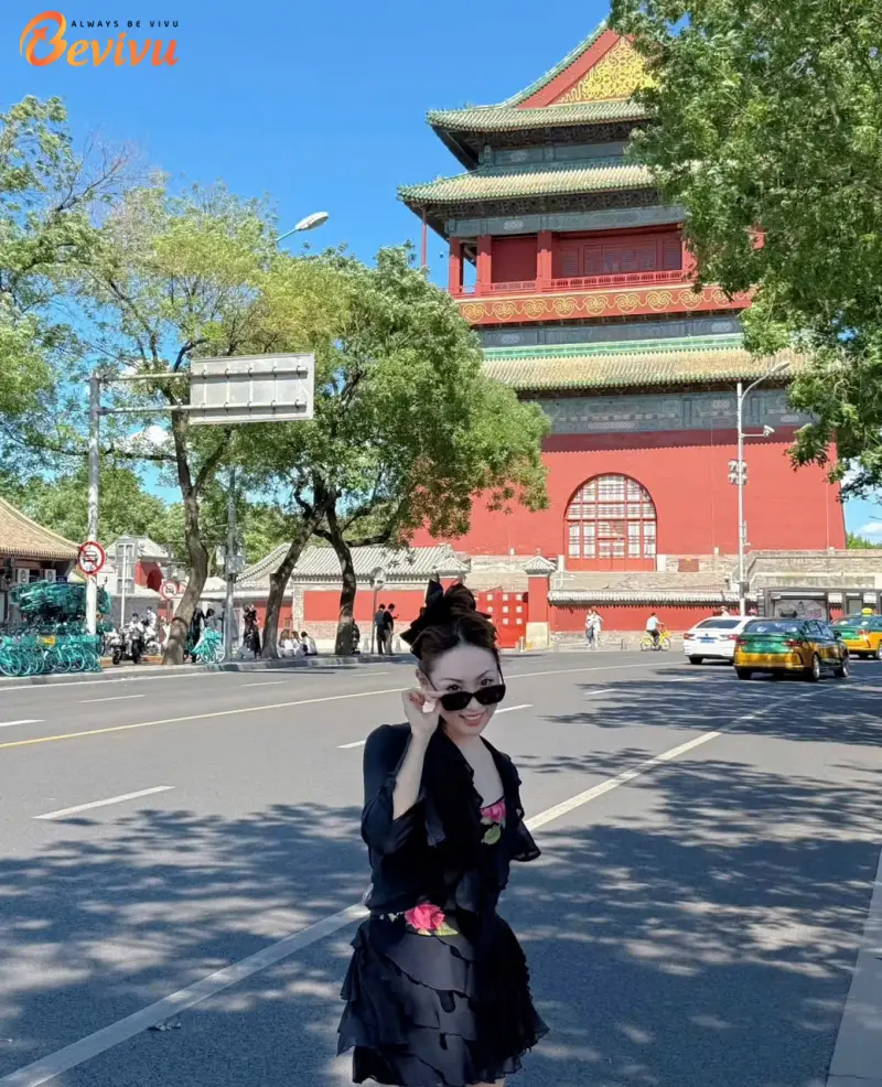Du khách hào hứng check-in tại Bắc Kinh du lịch tour trung quốc mùa hè