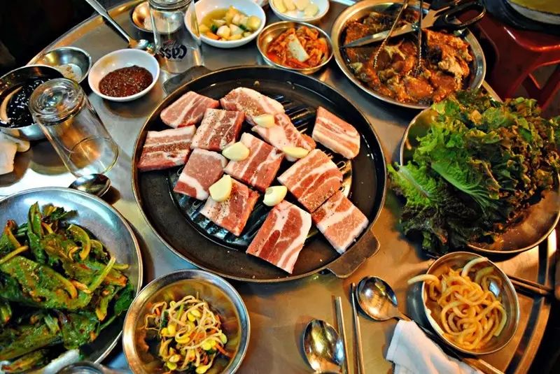 Món thịt nướng ngon mắt Thịt nướng là món ăn không thể qua qua khi du lịch Hàn Quốc