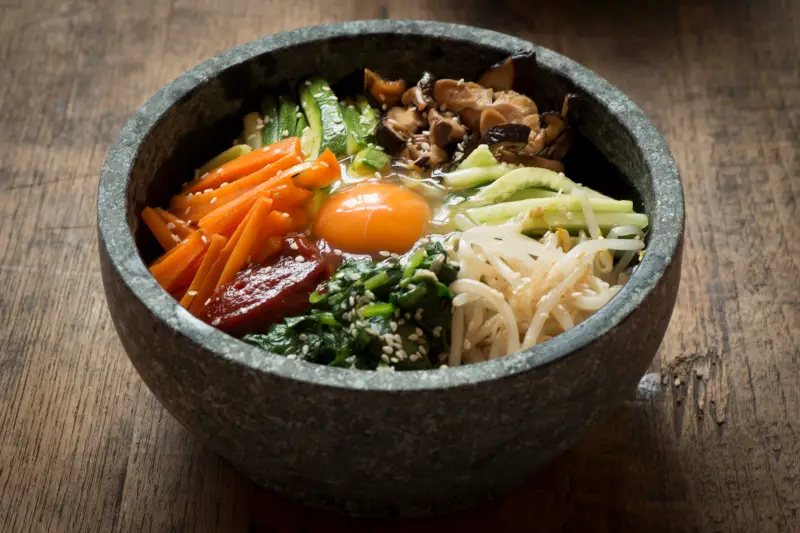 Thưởng thức món Bibimbap nổi tiếng Du lịch Hàn Quốc thưởng thức bibimbap