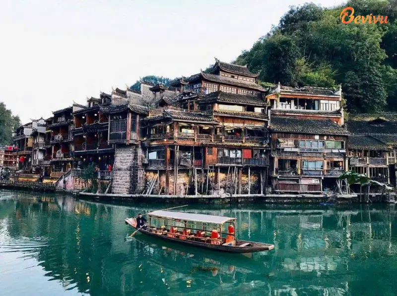 Phượng Hoàng Cổ Trấn Khung cảnh tại Phượng Hoàng Cổ Trấn
