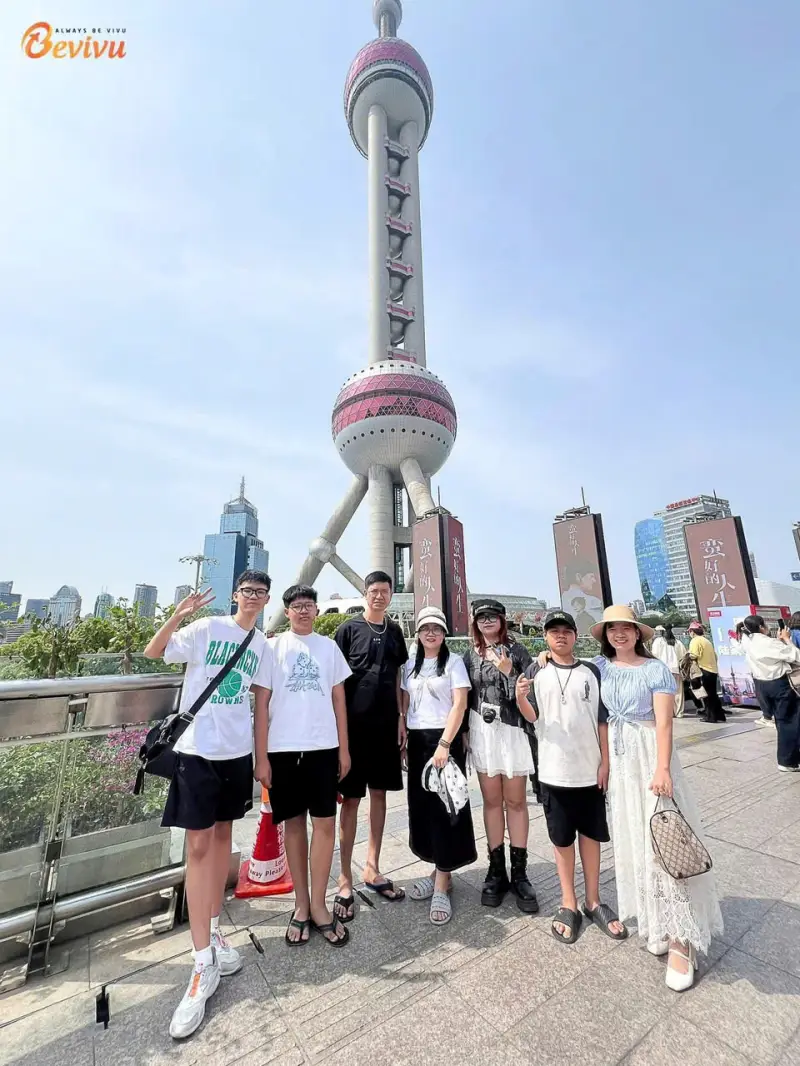 Du khách check-in tại Thượng Hải đoàn khách check-in tour trung quốc thượng hải