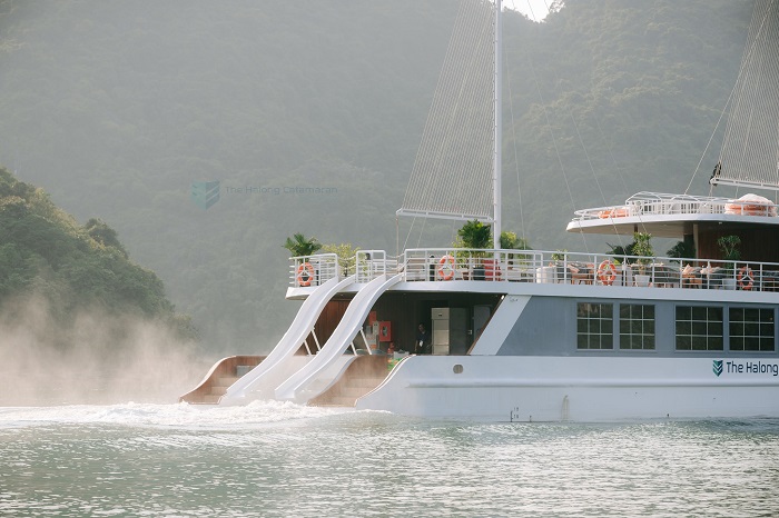 Du thuyền Catamaran