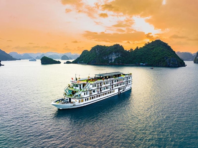 Crown Legend Cruises
