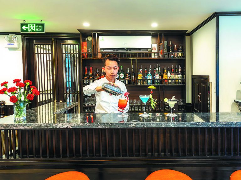 Quầy bar