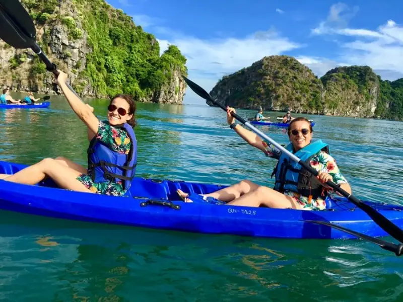 Du thuyền Swan Cruise tại Hạ Long