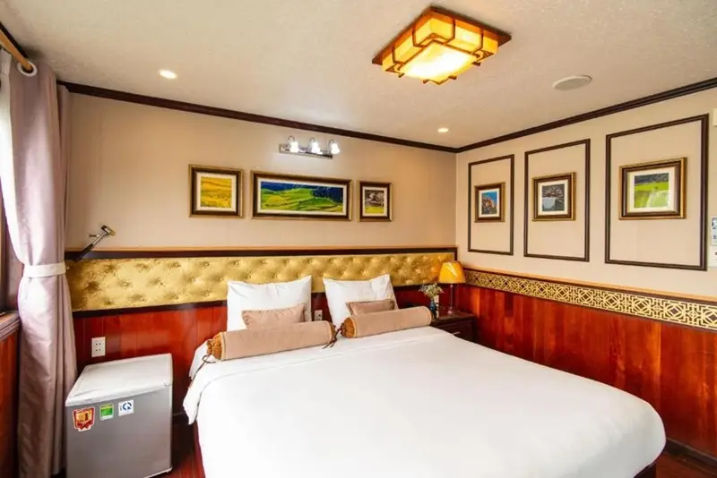 Du thuyền Swan Cruise tại Hạ Long