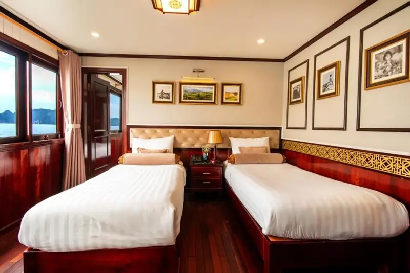 Du thuyền Swan Cruise tại Hạ Long