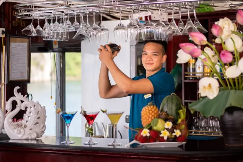 Du thuyền Swan Cruise tại Hạ Long