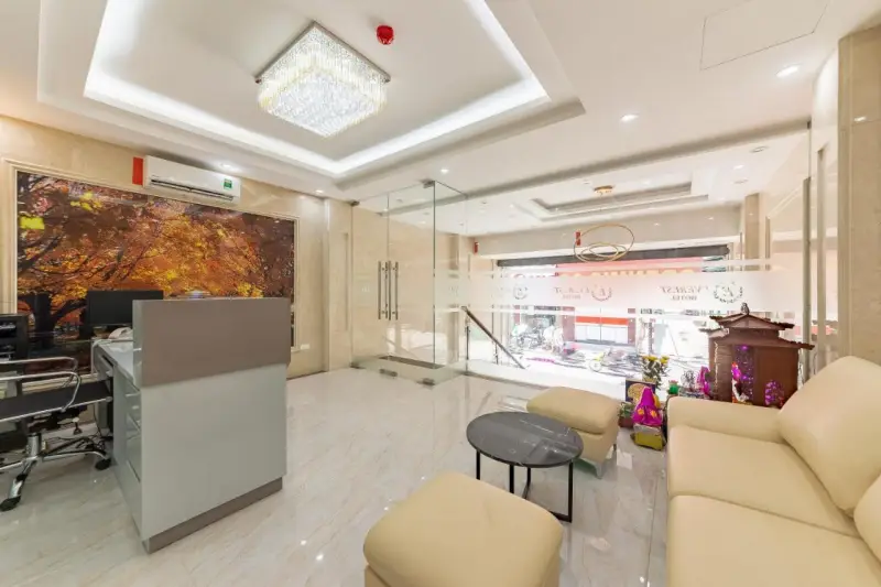 Everest Hotel