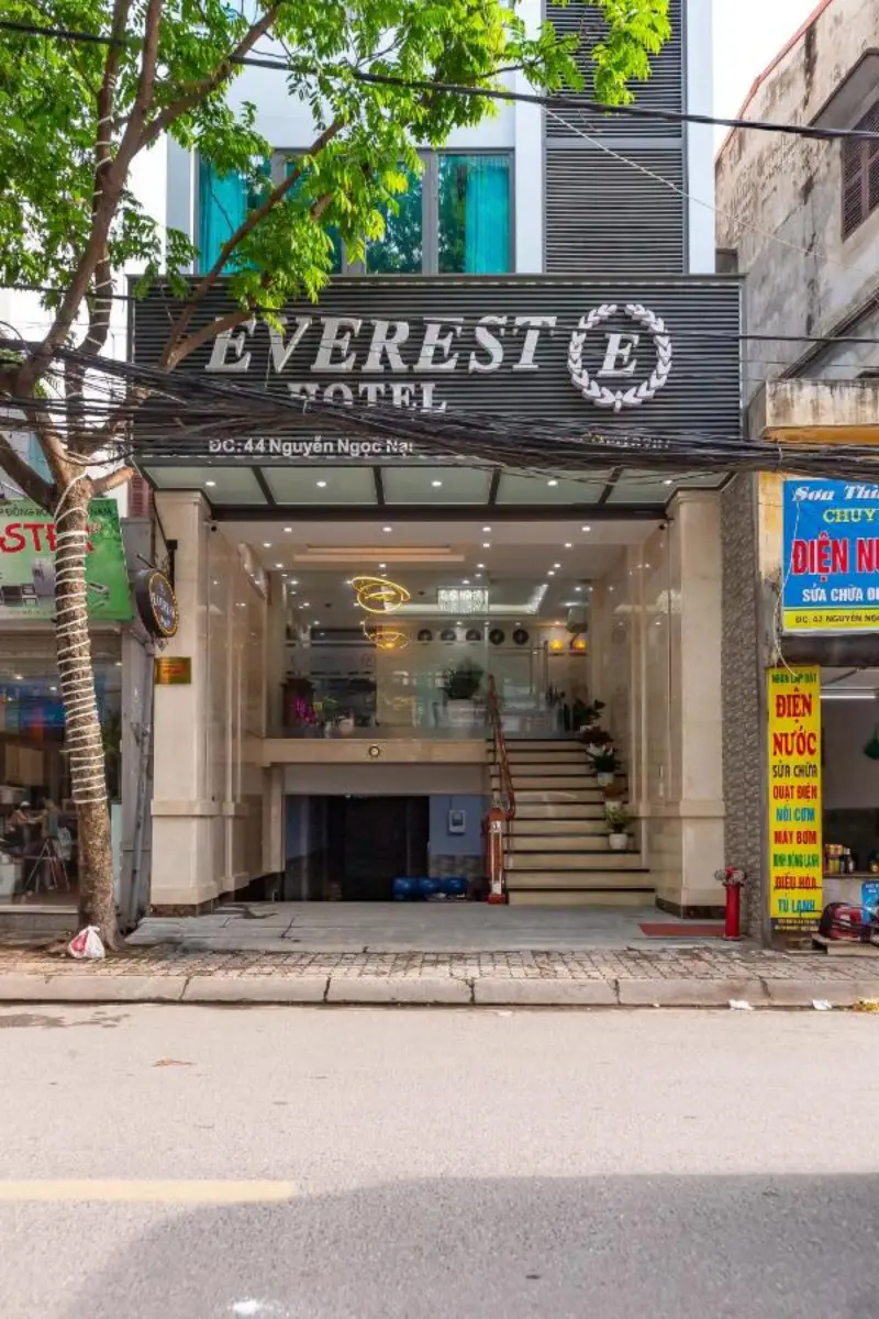 Everest Hotel