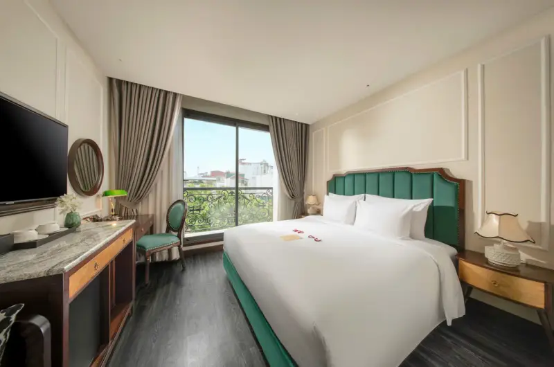 GM Premium Hotel room