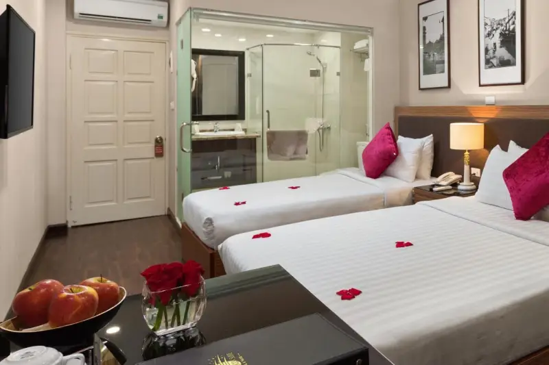 Golden Moon Suite Hotel phòng gamily