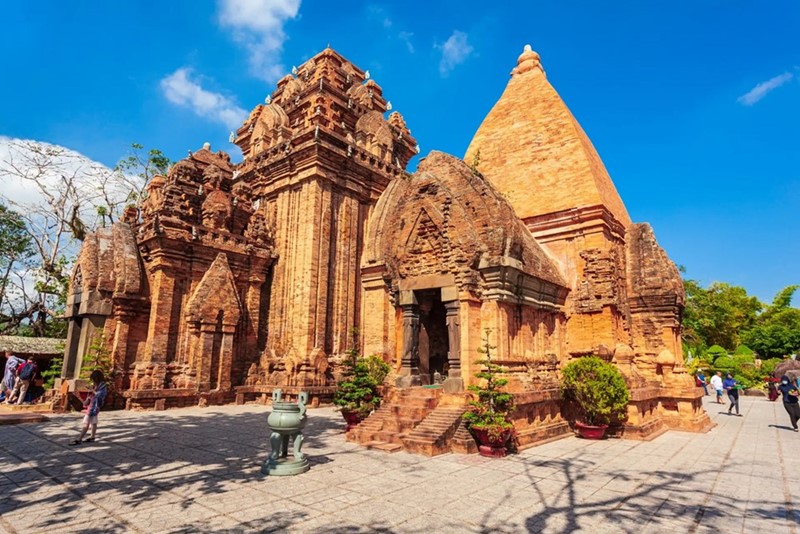 tháp bà ponagar cổ kính