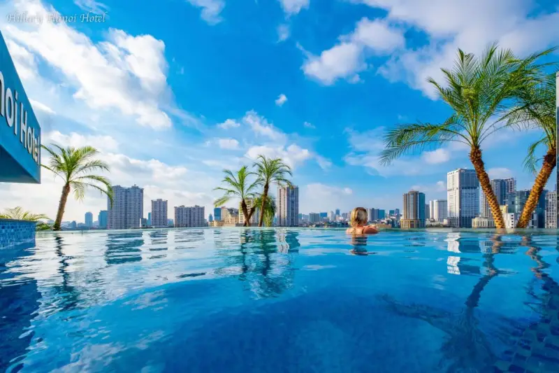 Hồ bơi vô cực tại Hillary Hanoi Hotel