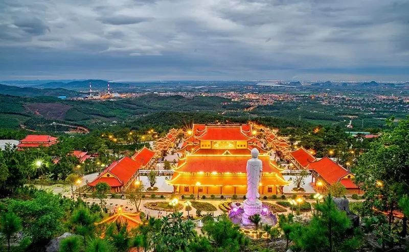 Chùa Ba Vàng ngày 8 tháng Giêng chùa ba vàng có nhiều lễ hội hấp dẫn