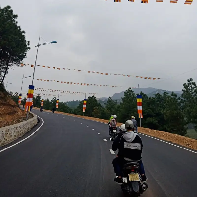 Di chuyển bằng phương tiện cá nhân Bạn có thể đi phương tiện cá nhân đến chùa
