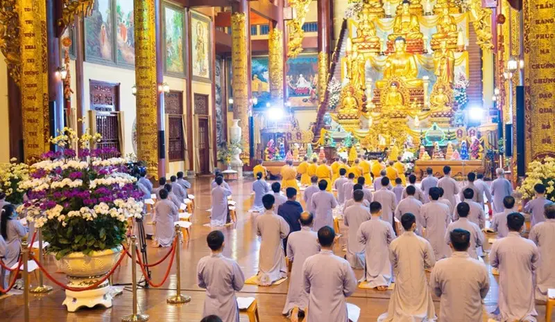 Đại Hùng Bảo Điện Đại Hùng Bảo Điện hùng tráng