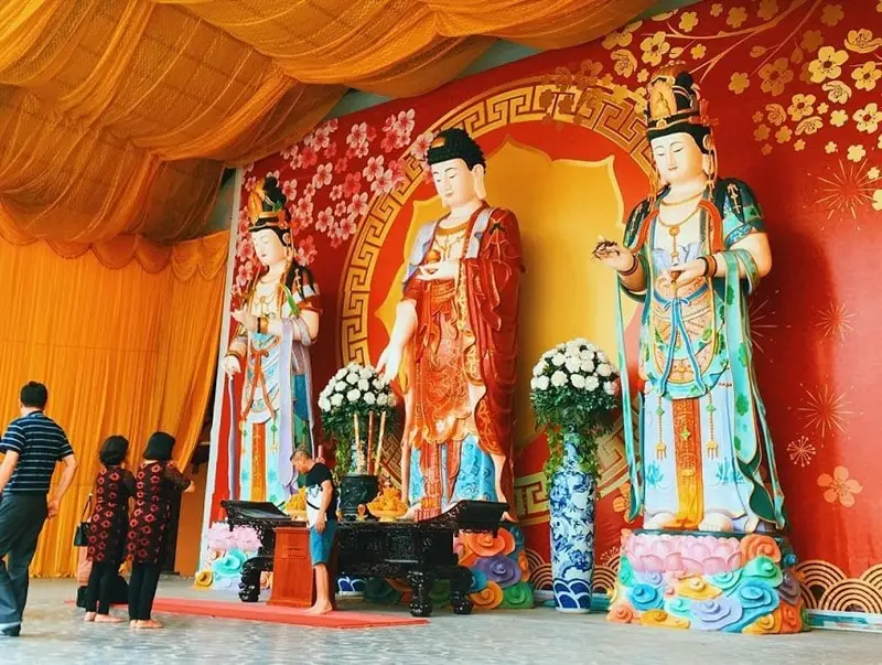 Tượng Phật A-Di-Đà Tượng Phật A-Di-Đà cao lớn tại chùa ba vàng