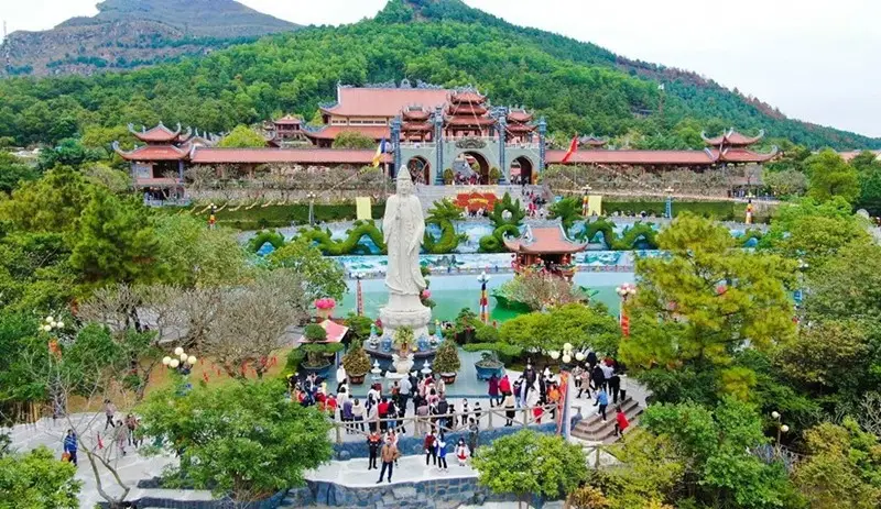 Chùa Ba Vàng - Điểm du lịch tâm linh hấp dẫn du khách đầu năm mới Kinh nghiệm du lịch chùa Ba Vàng