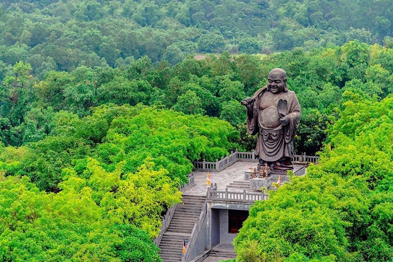 Tượng Phật Di lặc bằng đồng lớn nhất Đông Nam Á nằm ở chùa Bái Đính
