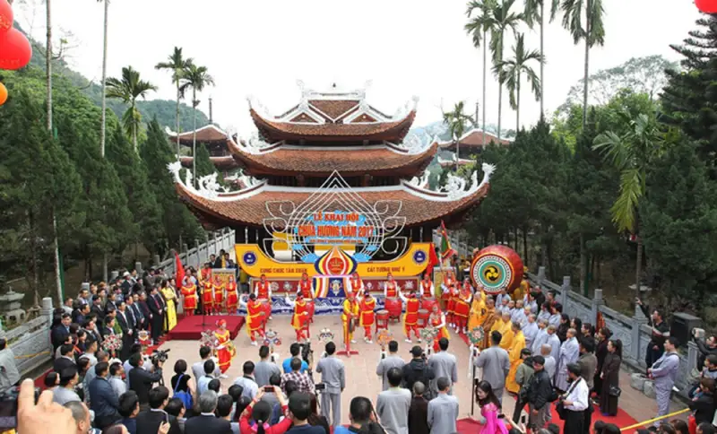 Lễ hội chùa Hương nổi tiếng lễ hội chùa hương mùa xuân