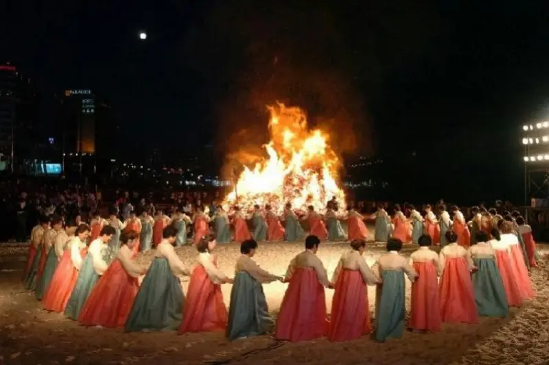 Lễ hội Lửa Jeju chỉ có ở Hàn Quốc Lễ hội Lửa Jeju