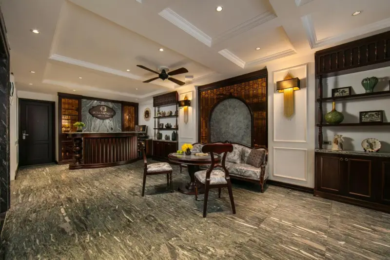 Romantique Hotel De Hanoi - lễ tân 24h
