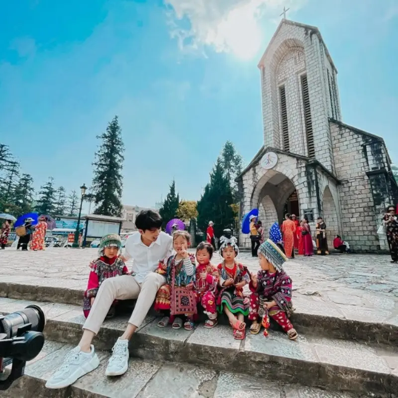Nhà Thờ Cổ Sapa là điểm du lịch nổi tiếng tại thị trấn Sapa Nhà thờ Cổ Sapa nằm ngay trong trung tâm thị trấn Sapa
