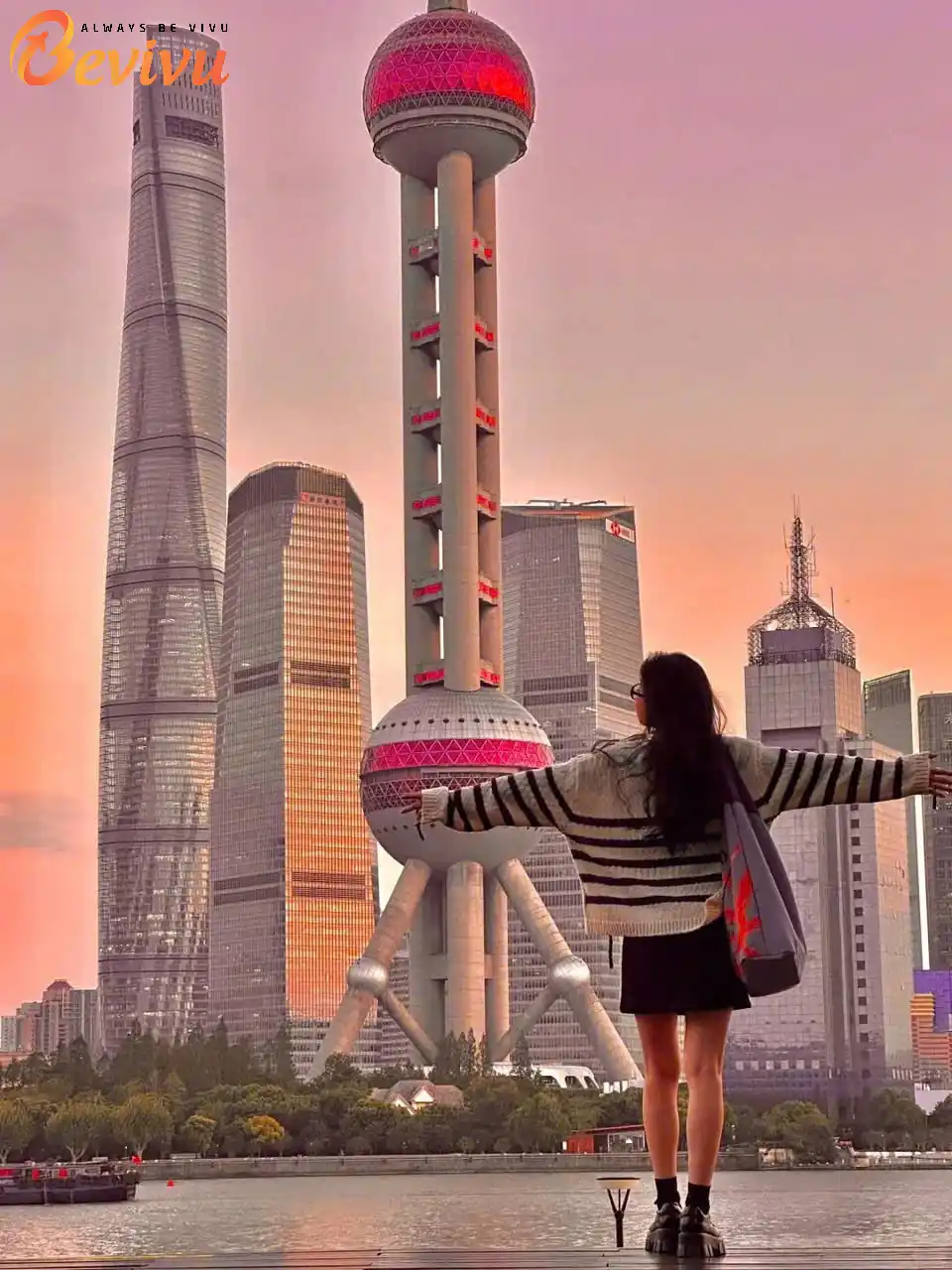 Tận hưởng không gian tại Đông Phương Minh Châu Tháp Đông Phương Minh Châu là một trong những công trình biểu tượng nổi bật nhất của Thượng Hải
