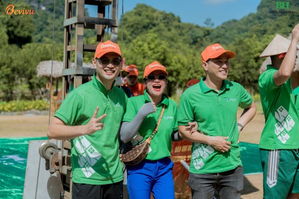 Tổ chức teambuilding