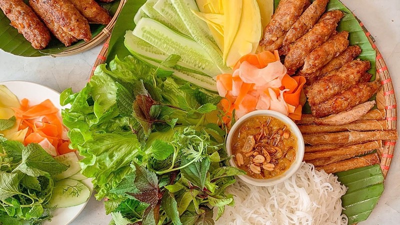 Quán nem nướng Ngọc Tiên nổi tiếng với nem nướng Nha Trang