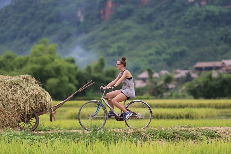 bình yên với cảnh bản làng